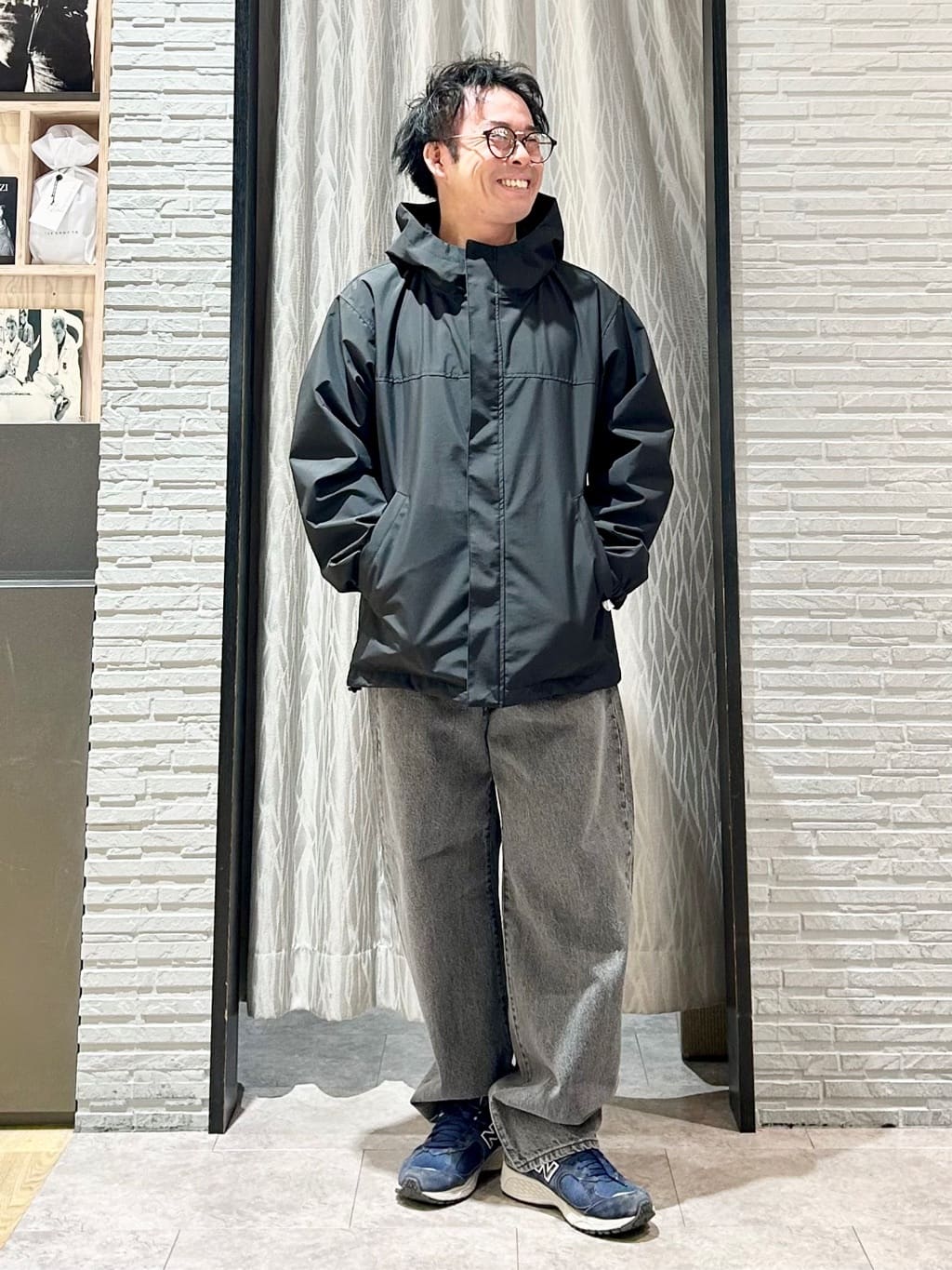 KENJI Iさんの「THE SHOP TK｜【季節の変わり目に最適】ナイロンマウンテンパーカ  防風/洗濯機OK」を使ったコーディネート