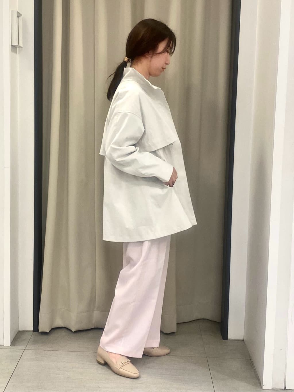 eguchiさんの「grove｜【撥水／シルエット2WAY】羽織るだけでサマになる、スタンドネックテントラインコート」を使ったコーディネート