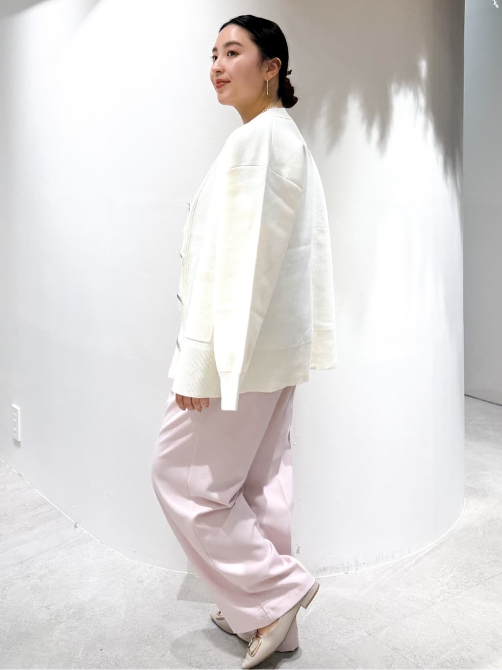 かりんさんの「OPAQUE.CLIP｜金ボタン使いリラクシーニット【洗濯機OK】」を使ったコーディネート