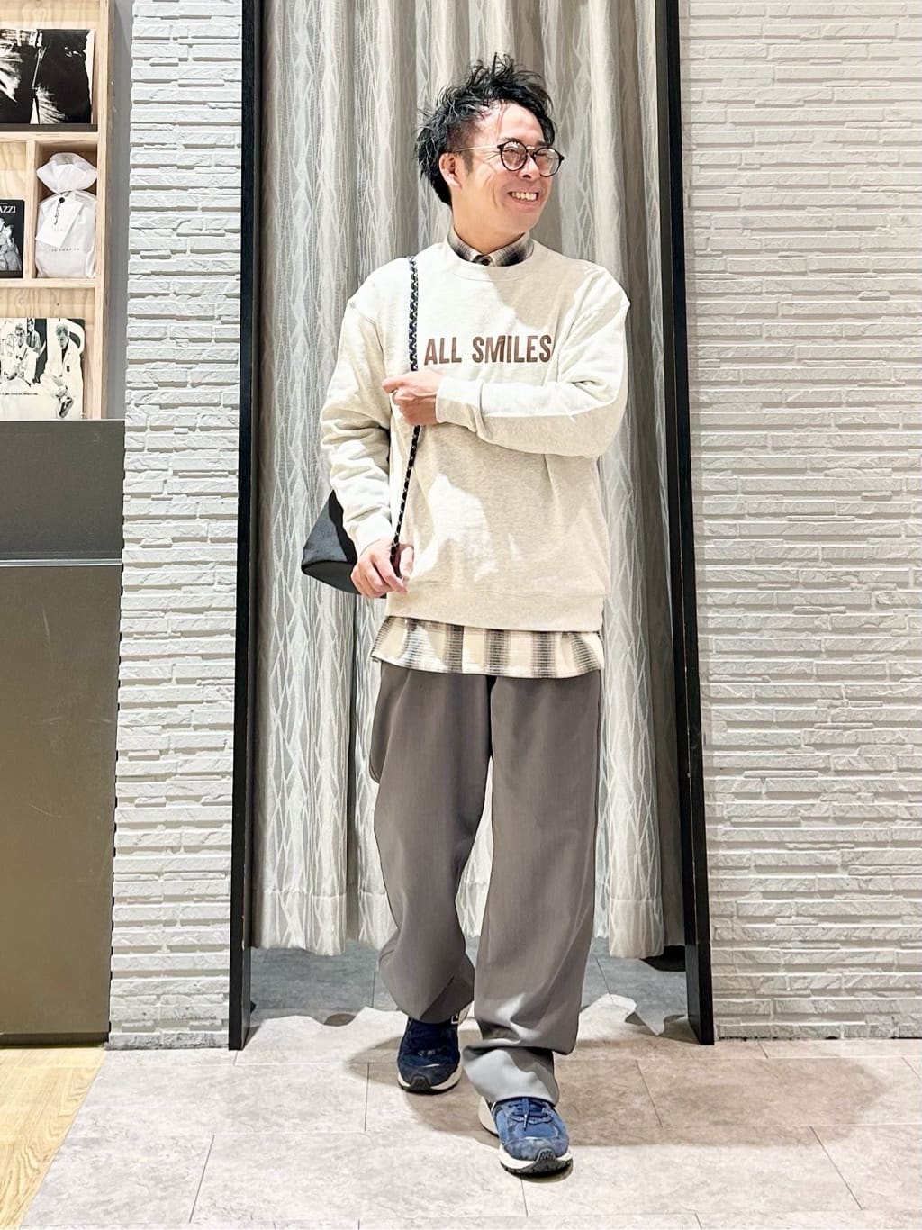 KENJI Iさんの「THE SHOP TK｜FLEX LINE セミワイドイージーパンツ　ストレッチ/防シワ/マシンウォッシャブル/セットアップ」を使ったコーディネート