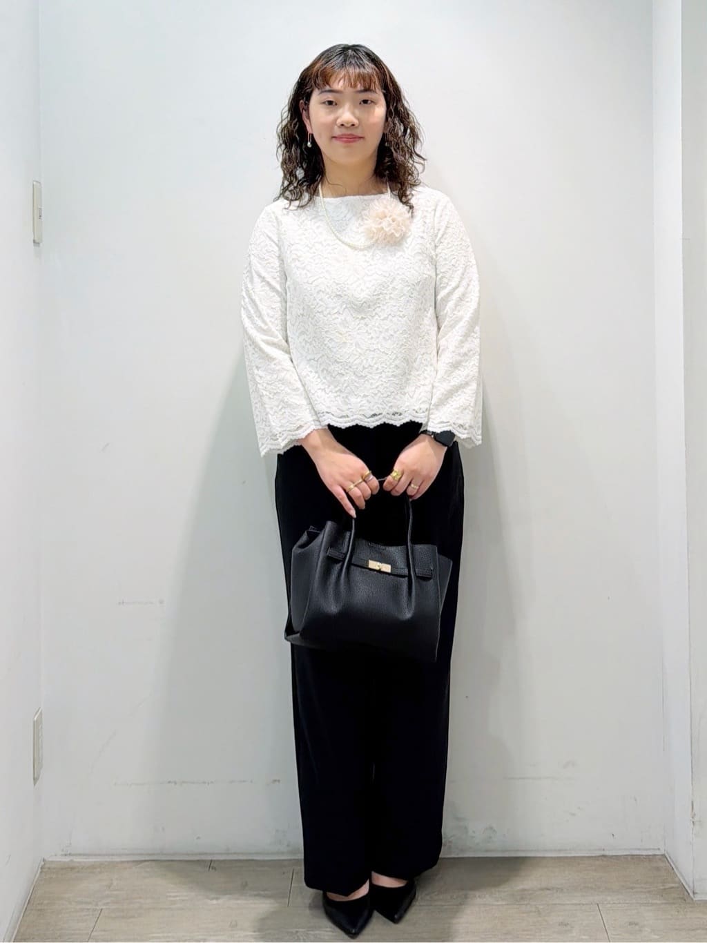 sumicaさんの「OPAQUE.CLIP｜《通勤対応》レースブラウス【洗濯機OK】」を使ったコーディネート