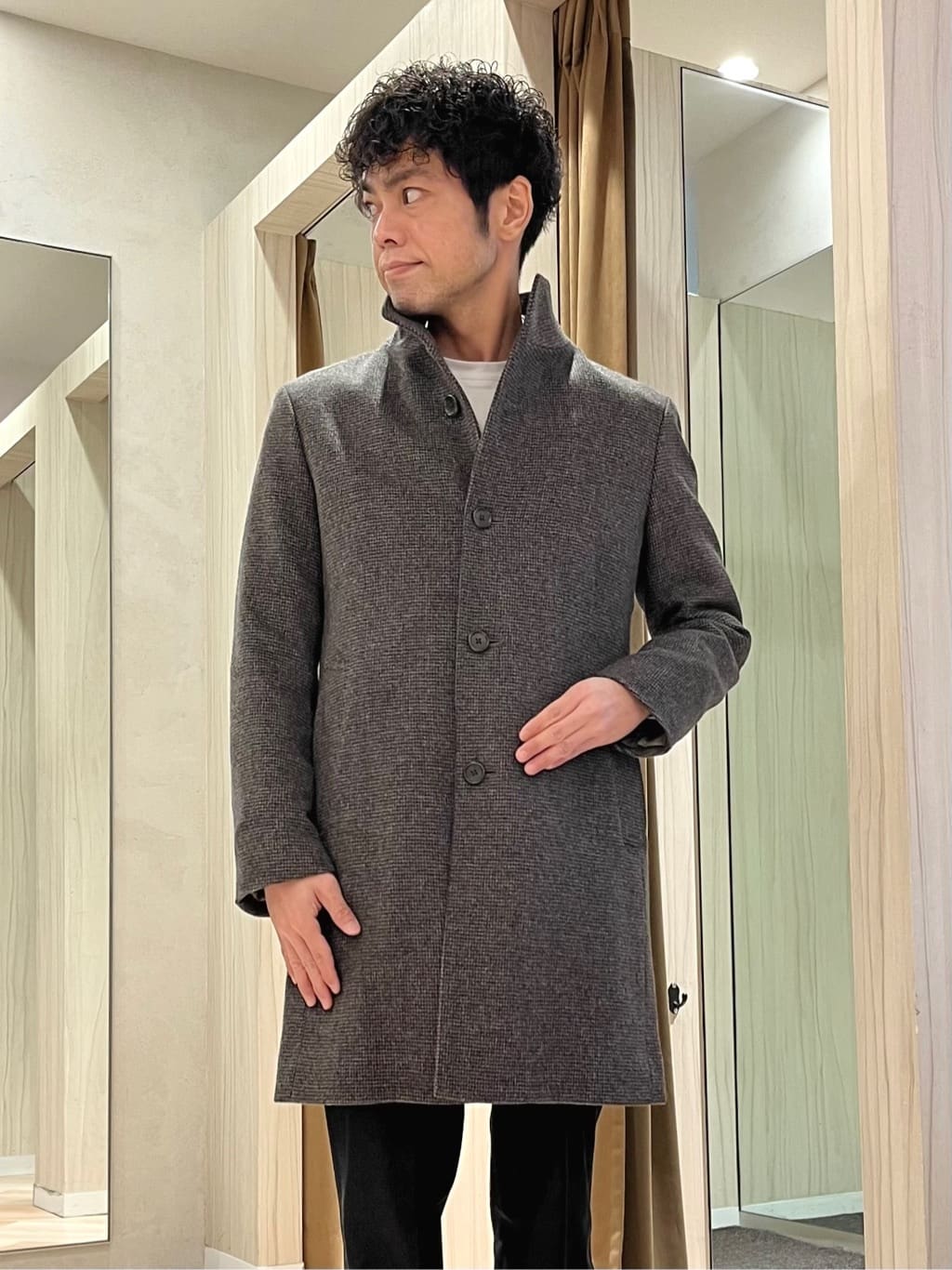 URAさんの「TAKEO KIKUCHI｜カシミヤブレンド ビーバー調ピンヘッドスタンドカラーコート」を使ったコーディネート
