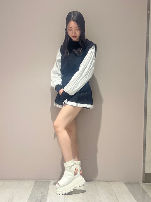 kaaさんの「ESPERANZA｜ボリューム厚底ブーツサンダル」を使ったコーディネート