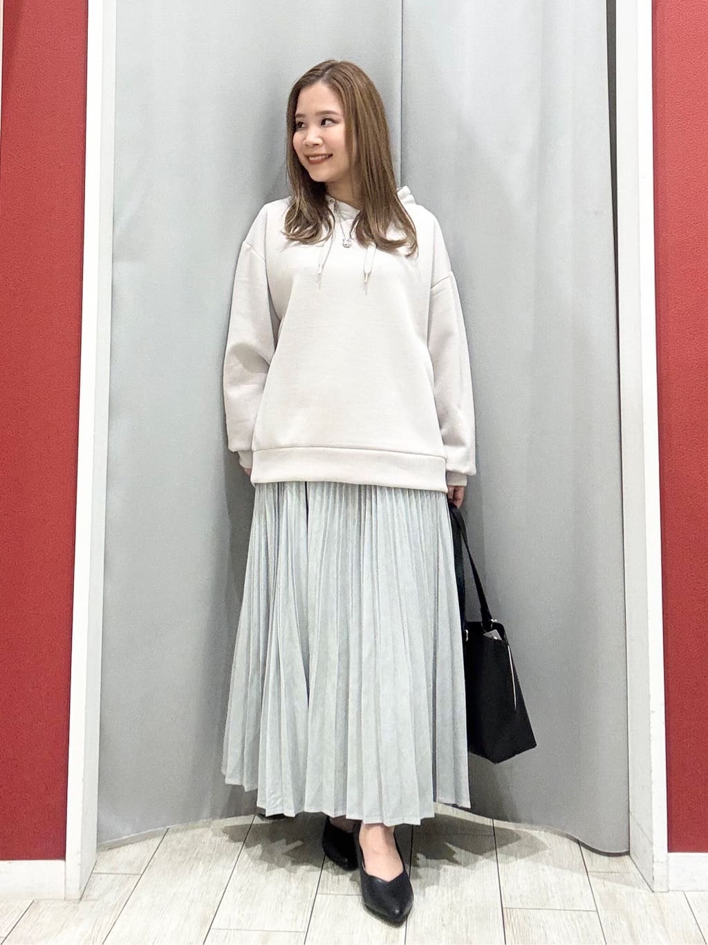 shioさんの「SHOO･LA･RUE｜【洗濯機可/S-LL】きれいめにもカジュアルにも スエードライク プリーツスカート」を使ったコーディネート