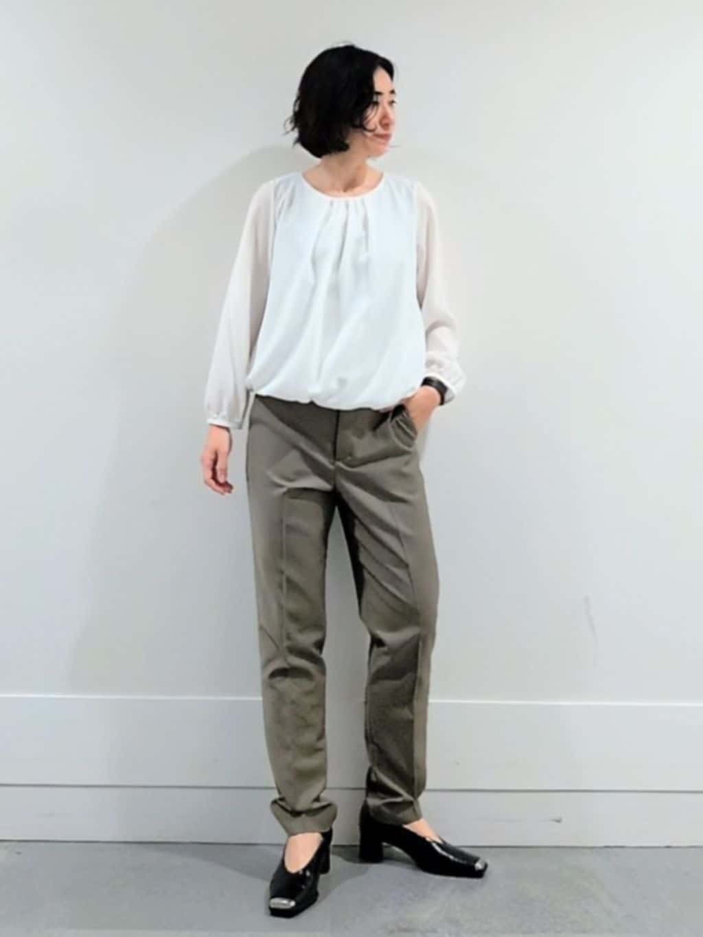 ミズタさんの「UNTITLED｜【透けにくい/ウエストイン見え】パウダリーブラウス」を使ったコーディネート