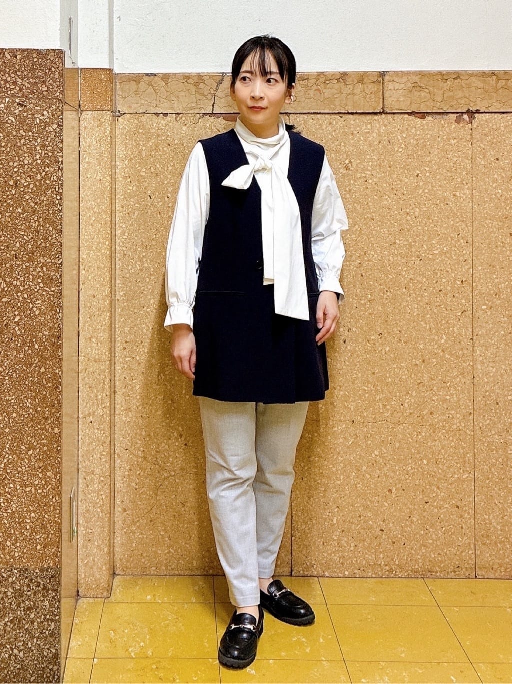 hattoriさんの「INDIVI｜【2点セット／洗える】ツイードジレ＆ボウタイブラウス」を使ったコーディネート