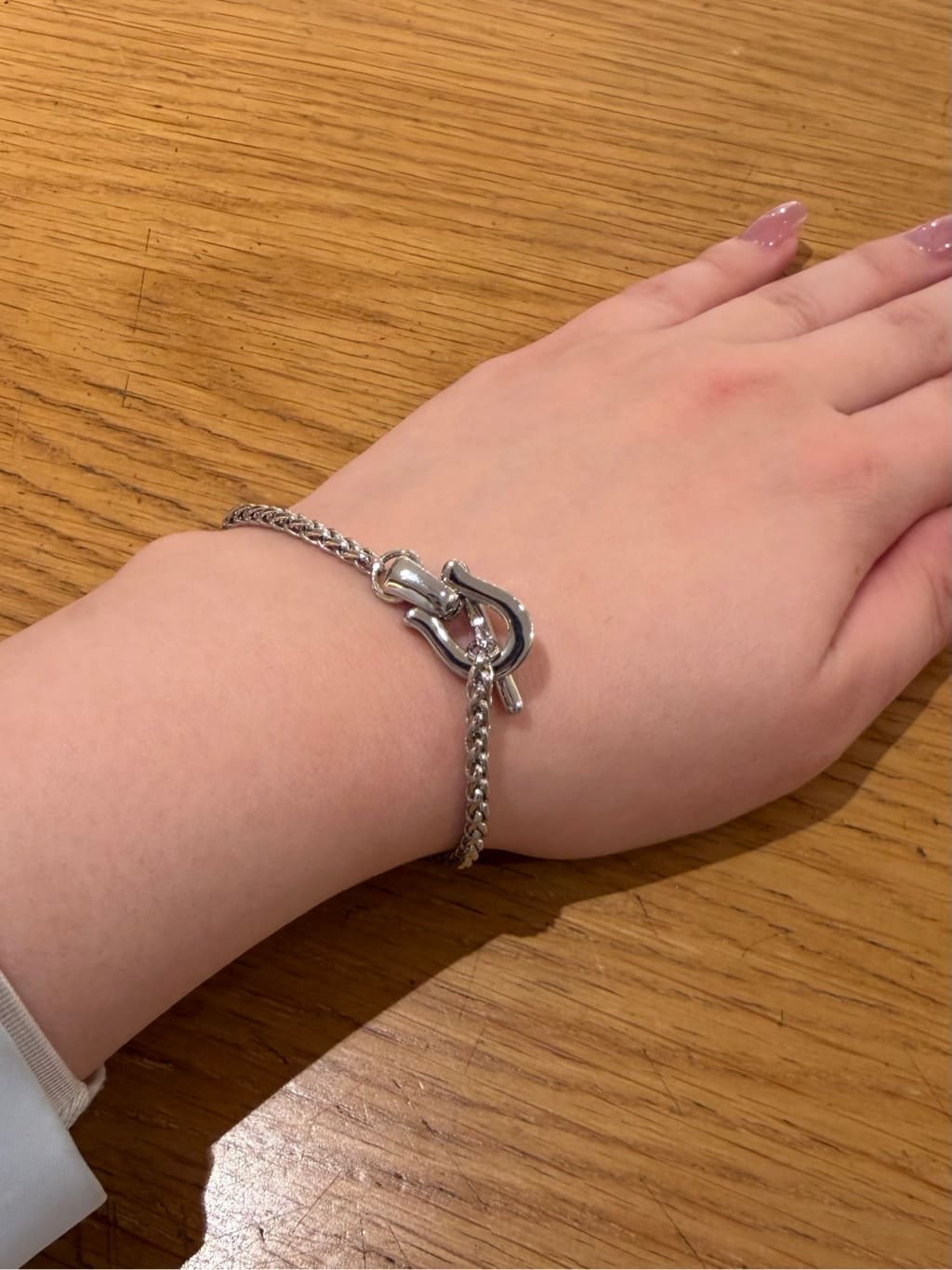みーさんの「grove｜【HORSESHOEシリーズ】ホースシューマンテルブレスレット」を使ったコーディネート