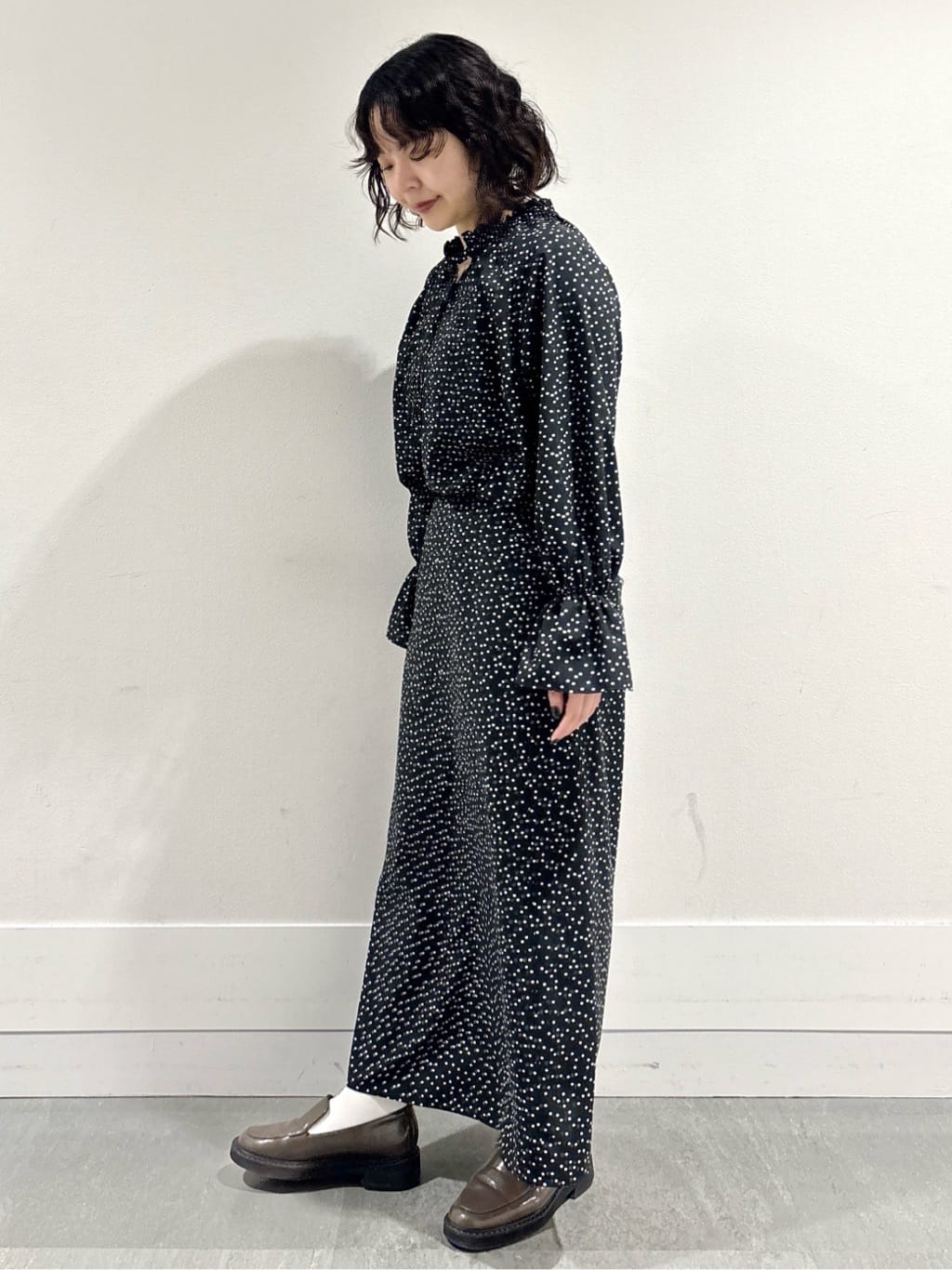 モエカさんの「UNTITLED｜【セットアップ可/後ろウエストゴム】ランダムドットスカート」を使ったコーディネート