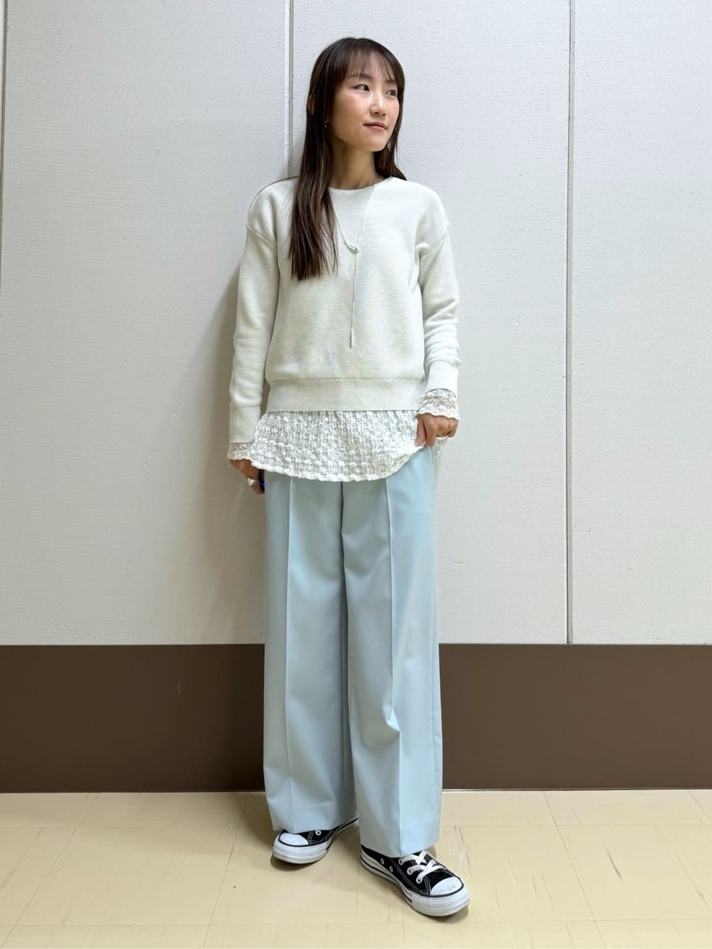 mamiさんの「INDIVI｜【洗える／レイヤードにおすすめ】シャーリングレース ロングTシャツ」を使ったコーディネート