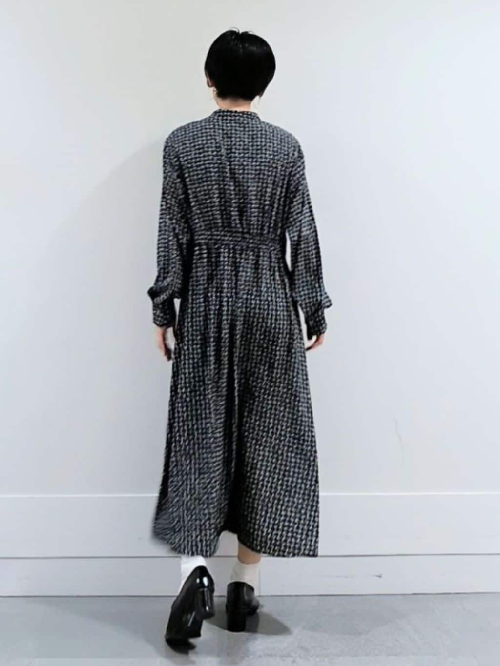 ミズタさんの「UNTITLED｜【洗える/きれいめ】クラシカルツイードワンピース」を使ったコーディネート