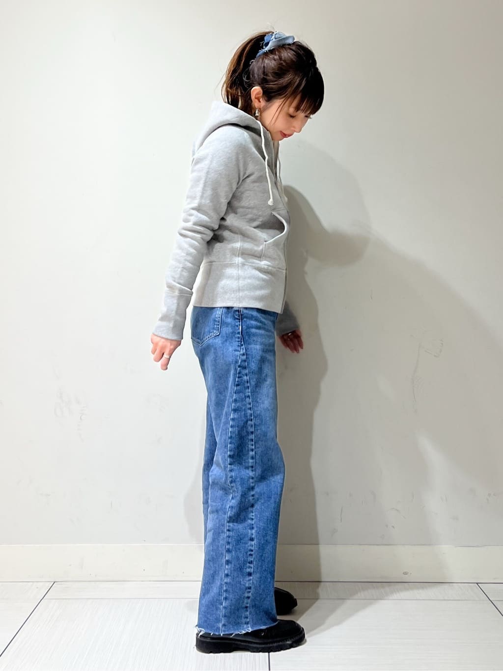 じゅんさんの「DRESSTERIOR｜デキシー吊裏毛ジップアップパーカ」を使ったコーディネート