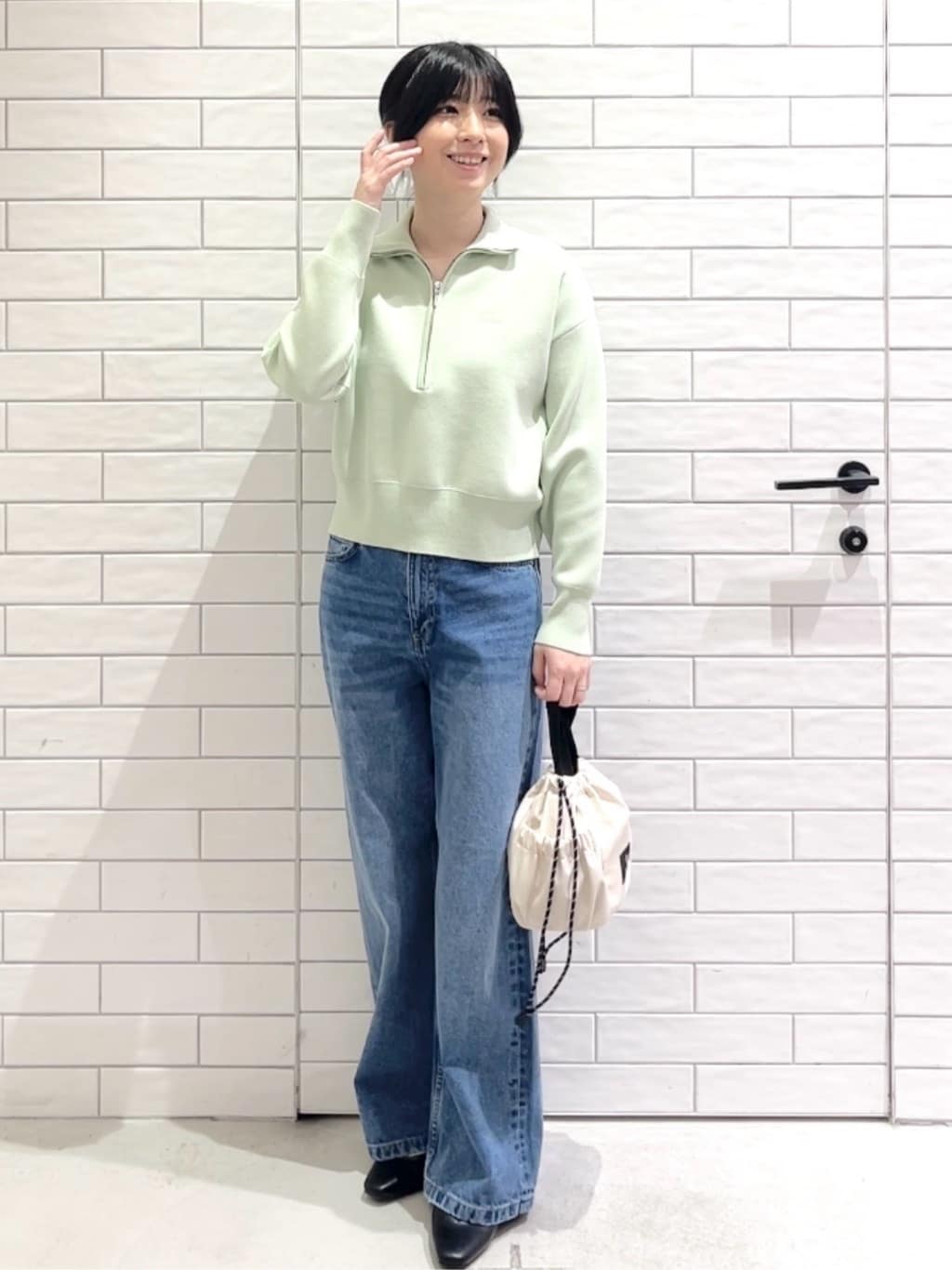しおりさんの「OPAQUE.CLIP｜ハーフZIP刺繍ロゴニット【洗濯機OK】」を使ったコーディネート