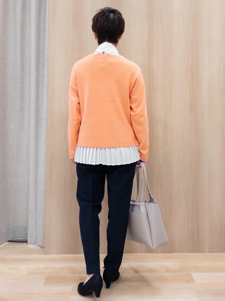 シュウコさんの「grove｜【マシンウォッシュ/防シワ/UVカット】裾プリーツ取り外しボウタイブラウス」を使ったコーディネート