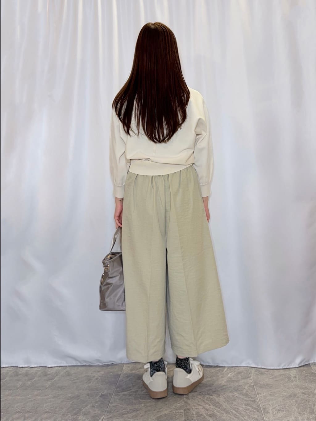 おうめさんの「SHOO･LA･RUE｜【洗濯機可/S-LL】ハイウエストで美脚見え リボンクロップドワイドパンツ」を使ったコーディネート