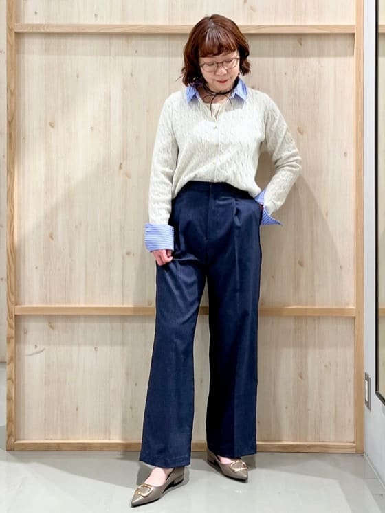 nakoさんの「THE SHOP TK｜【1枚でスタイル決まる】シャツレイヤード風 襟付ケーブルニット」を使ったコーディネート