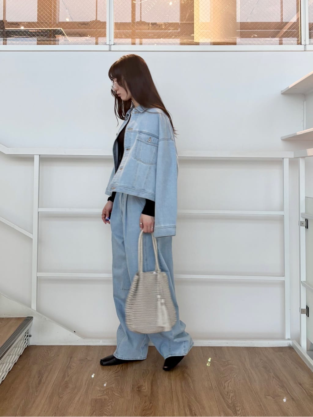 ibukiさんの「INDIVI｜オフショルスリットリブニット」を使ったコーディネート