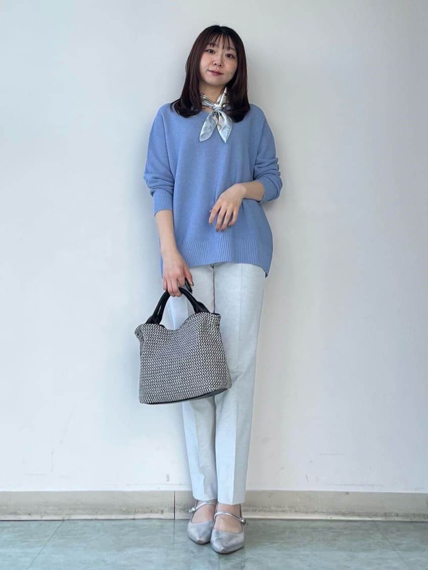 KAHOさんの「UNTITLED｜【7色展開/洗える/程よい透け感】ドライタッチVネックニット」を使ったコーディネート