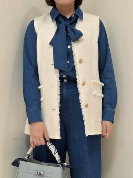 naokoさんの「UNTITLED｜◆【セットアップ可/ボウタイ】ライトウェイトデニムブラウス」を使ったコーディネート
