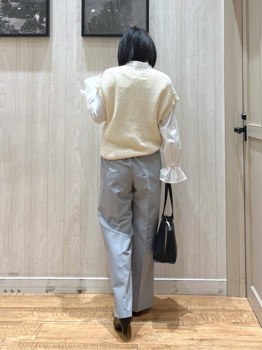 shirayuuuさんの「SHOO･LA･RUE｜【S-LL/洗濯機可】気軽にレイヤード 前開きざっくりニットベスト」を使ったコーディネート