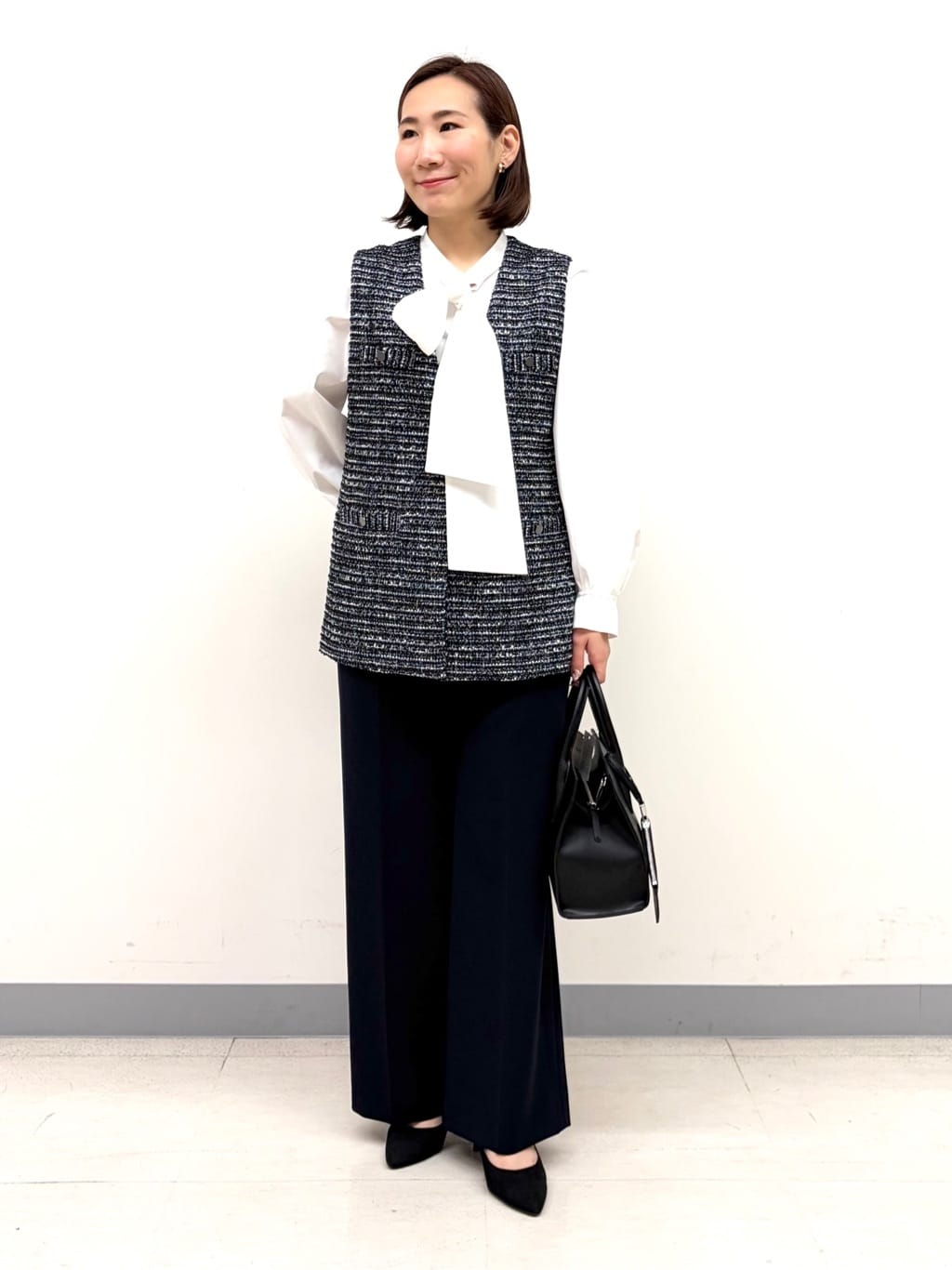 YUKARIさんの「INDIVI｜【2点セット／洗える】ツイードジレ＆ボウタイブラウス」を使ったコーディネート