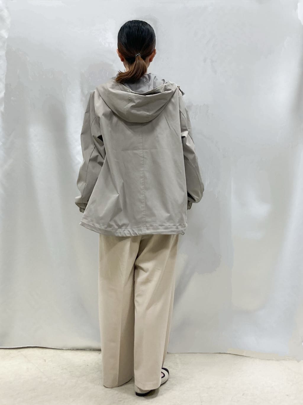 thさんの「SHOO･LA･RUE｜【NEW/22.5㎝-24.5㎝】洗えてサラサラ ニットパンプス」を使ったコーディネート