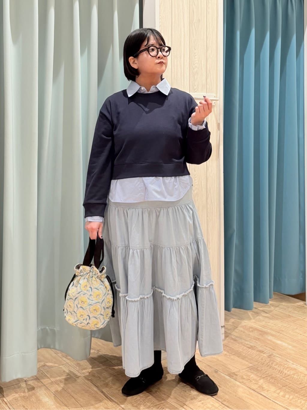 砂糖さんの「SHOO･LA･RUE｜【洗濯機可】1枚でサマ見え シャツレイヤード風 スウェット」を使ったコーディネート