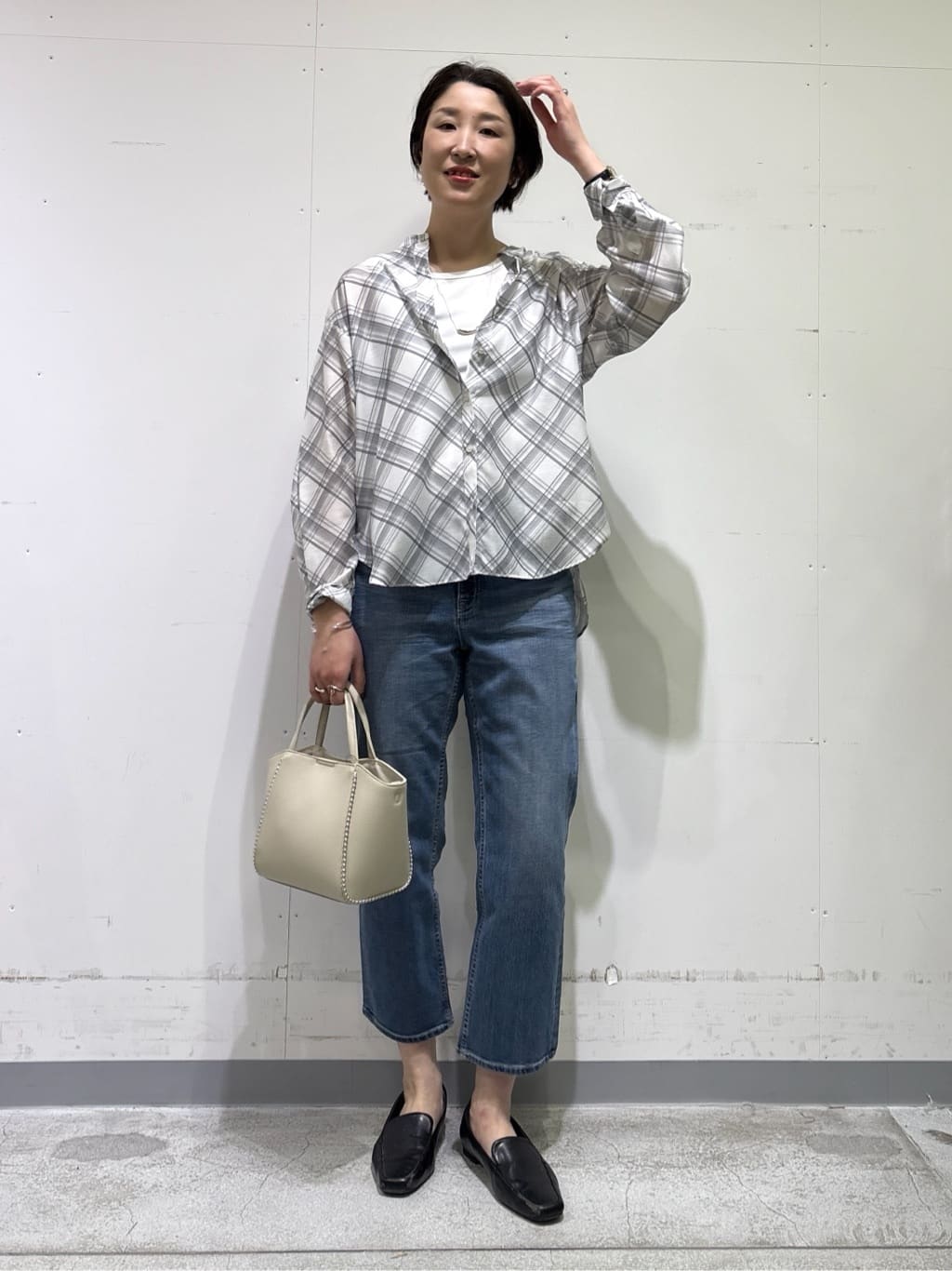 yuriさんの「INDIVI｜【褒められデニム】スリムストレート デニムパンツ」を使ったコーディネート