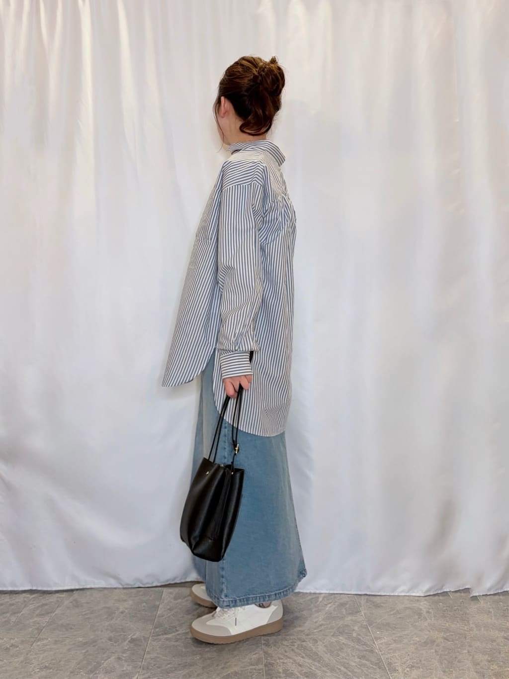 おうめさんの「SHOO･LA･RUE｜【UV/抗菌防臭/洗濯機可】小さめロゴの大人スムースロンT」を使ったコーディネート
