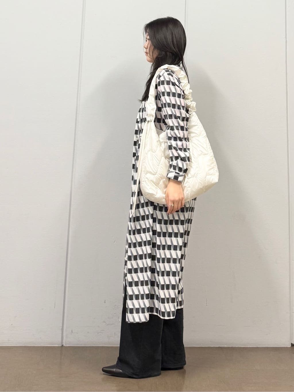 mizukiさんの「INDIVI｜【洗える／2WAY】ベルト付き ジオメトリック柄 シャツワンピース」を使ったコーディネート