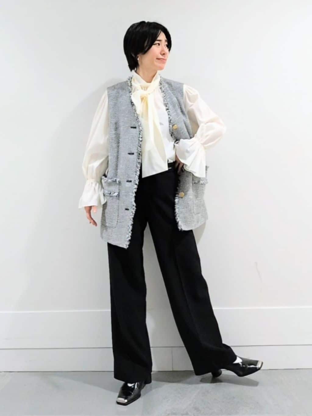 ミズタさんの「UNTITLED｜【オンオフ使える】スラブツイード ジレ」を使ったコーディネート