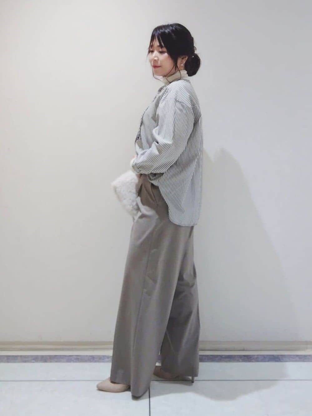 TOMOMIさんの「INDIVI｜【褒められパンツ】ワンタックワイドパンツ」を使ったコーディネート