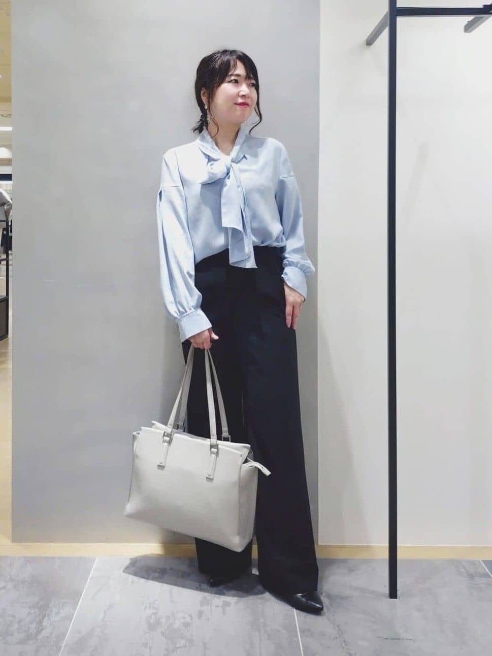 TOMOMIさんの「INDIVI｜【収納力◎／A4サイズ対応】シゴデキバッグ」を使ったコーディネート