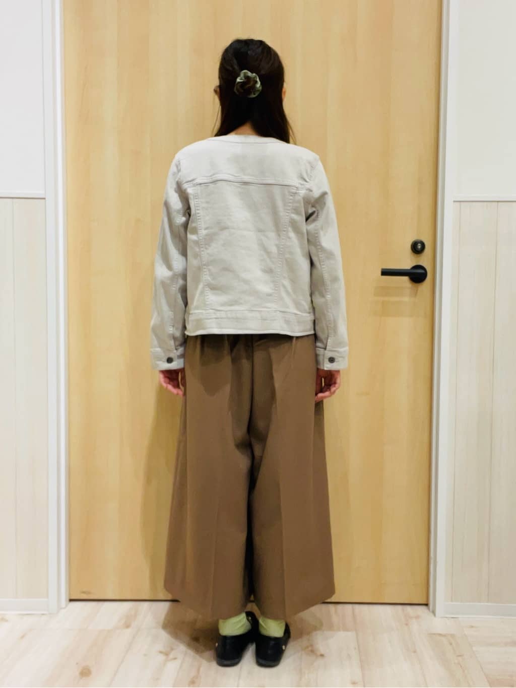 minamiさんの「SHOO･LA･RUE｜【洗濯機可/S-LL/アンサンブル可】すっきりと好印象 配色クルーネックニット」を使ったコーディネート