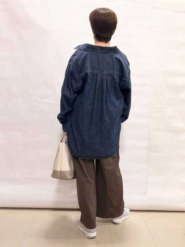 なっちゃんさんの「SHOO･LA･RUE｜【洗濯機可/S-LL/アンサンブル可】すっきりと好印象 配色クルーネックニット」を使ったコーディネート
