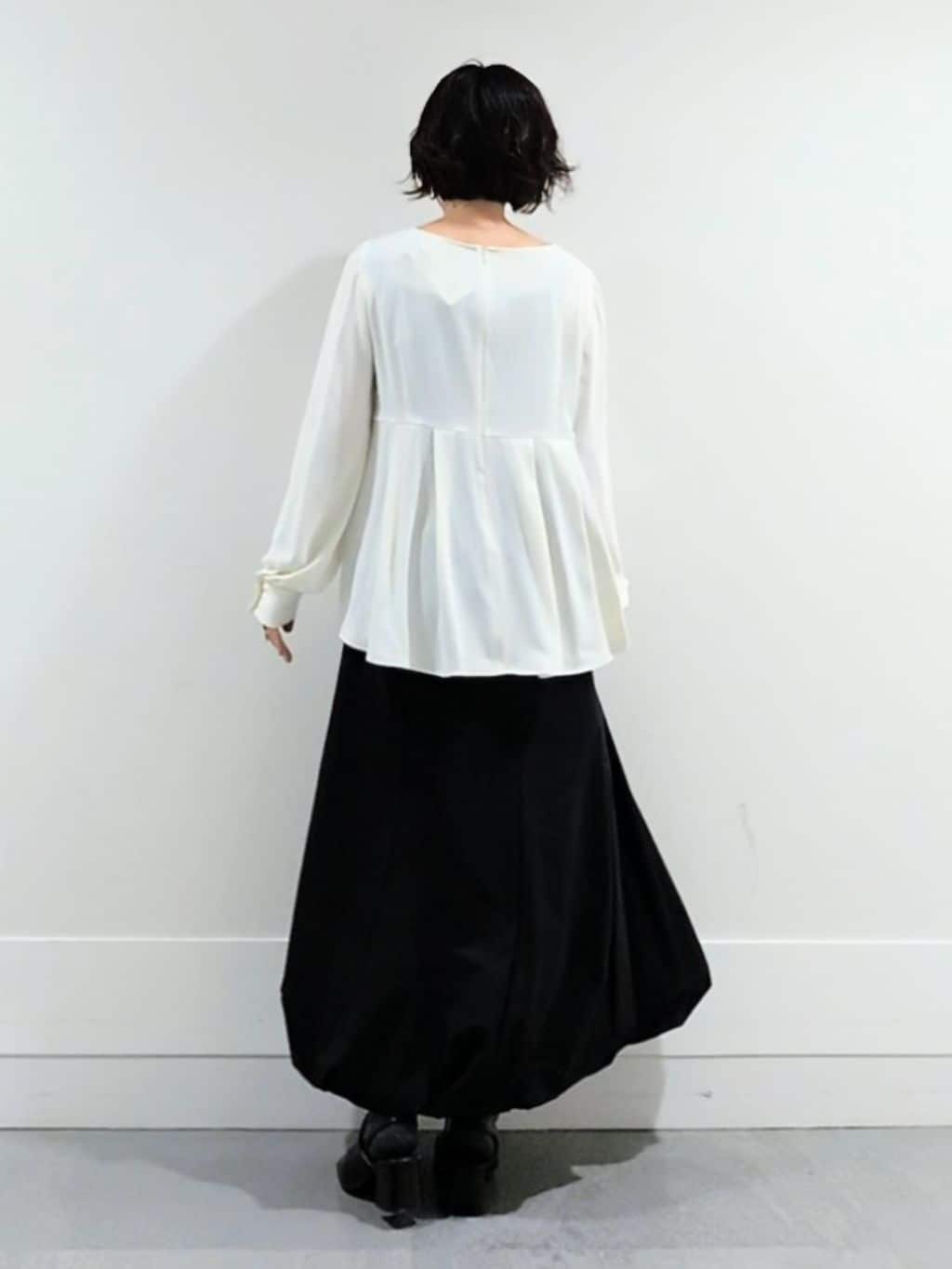 ミズタさんの「UNTITLED｜【洗える/重ね着/フォーマル】レイヤード ペプラムブラウス」を使ったコーディネート