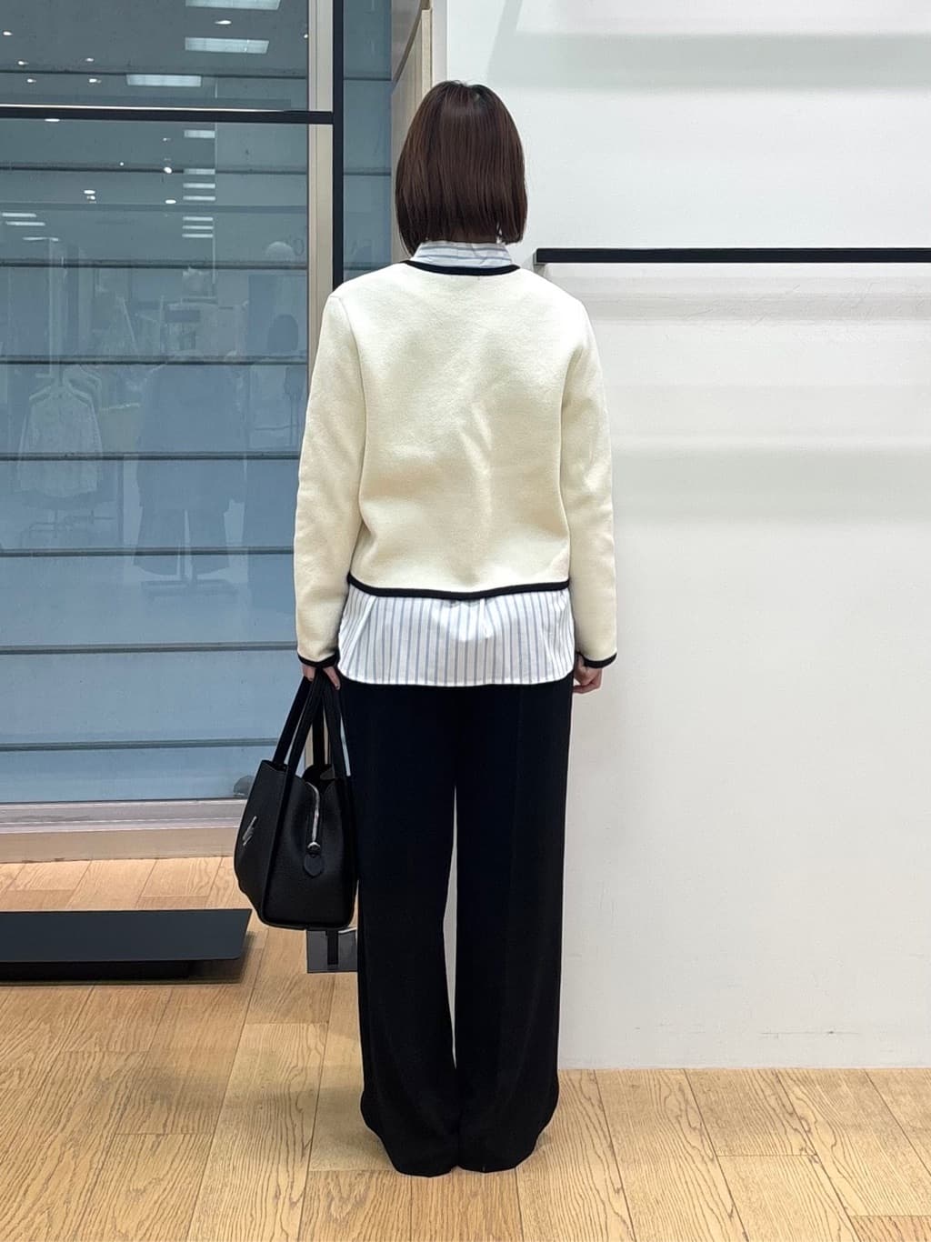 asamiさんの「INDIVI｜【2WAY／洗える】ラメストライプ コットン混シャツ」を使ったコーディネート