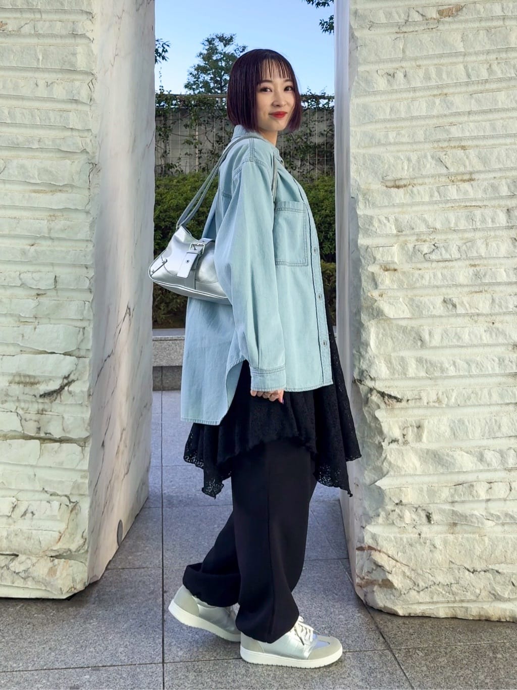 𝐜𝐡𝐢𝐤𝐚さんの「SHOO･LA･RUE｜【前後2WAYネック】レイヤードスタイルにおすすめ レースキャミチュニック」を使ったコーディネート