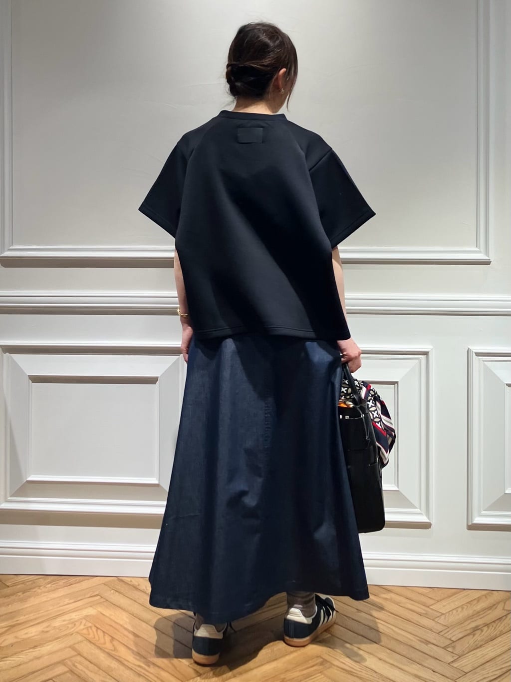 TSUKUIさんの「DRESSTERIOR｜【接触冷感/吸水速乾】クールタッチ デニムライク タックスカート」を使ったコーディネート