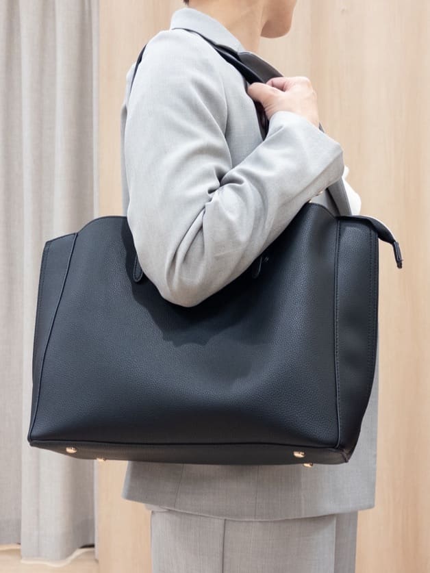 シュウコさんの「grove｜【マシンウォッシュ/防シワ】ダブルテーラードジャケット【着回しカセット】」を使ったコーディネート