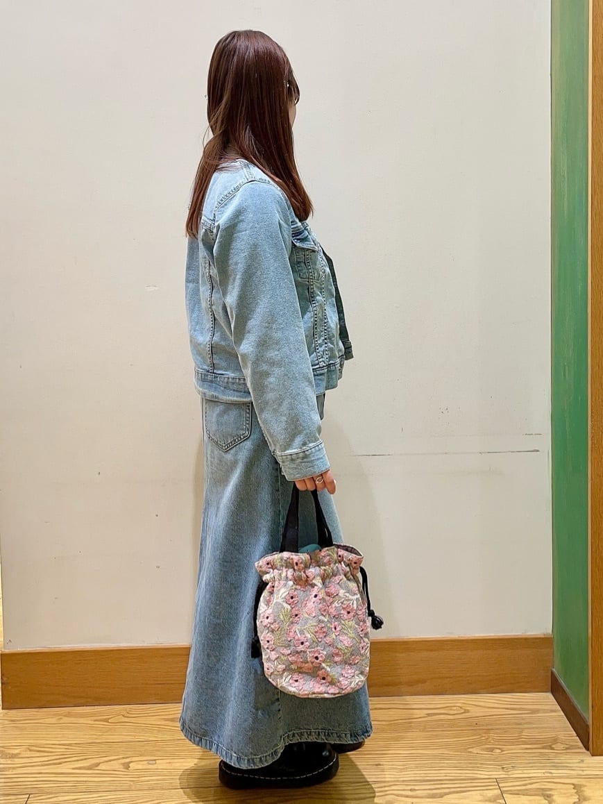 ゆっきーさんの「SHOO･LA･RUE｜【洗濯機可/セットアップ可】さりげないラメ使いで差をつける クルーネックニット」を使ったコーディネート