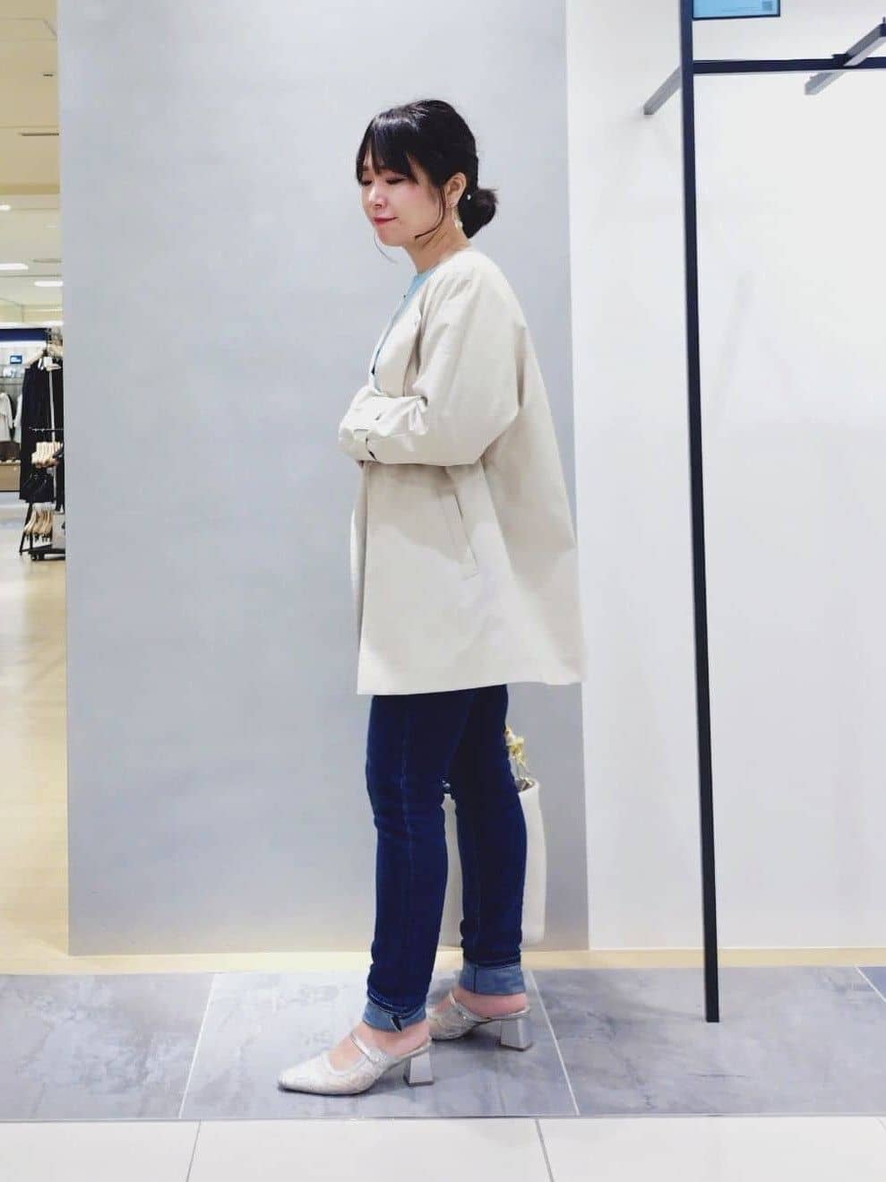 TOMOMIさんの「INDIVI｜【通年活躍！褒められデニム】スキニー デニムパンツ」を使ったコーディネート