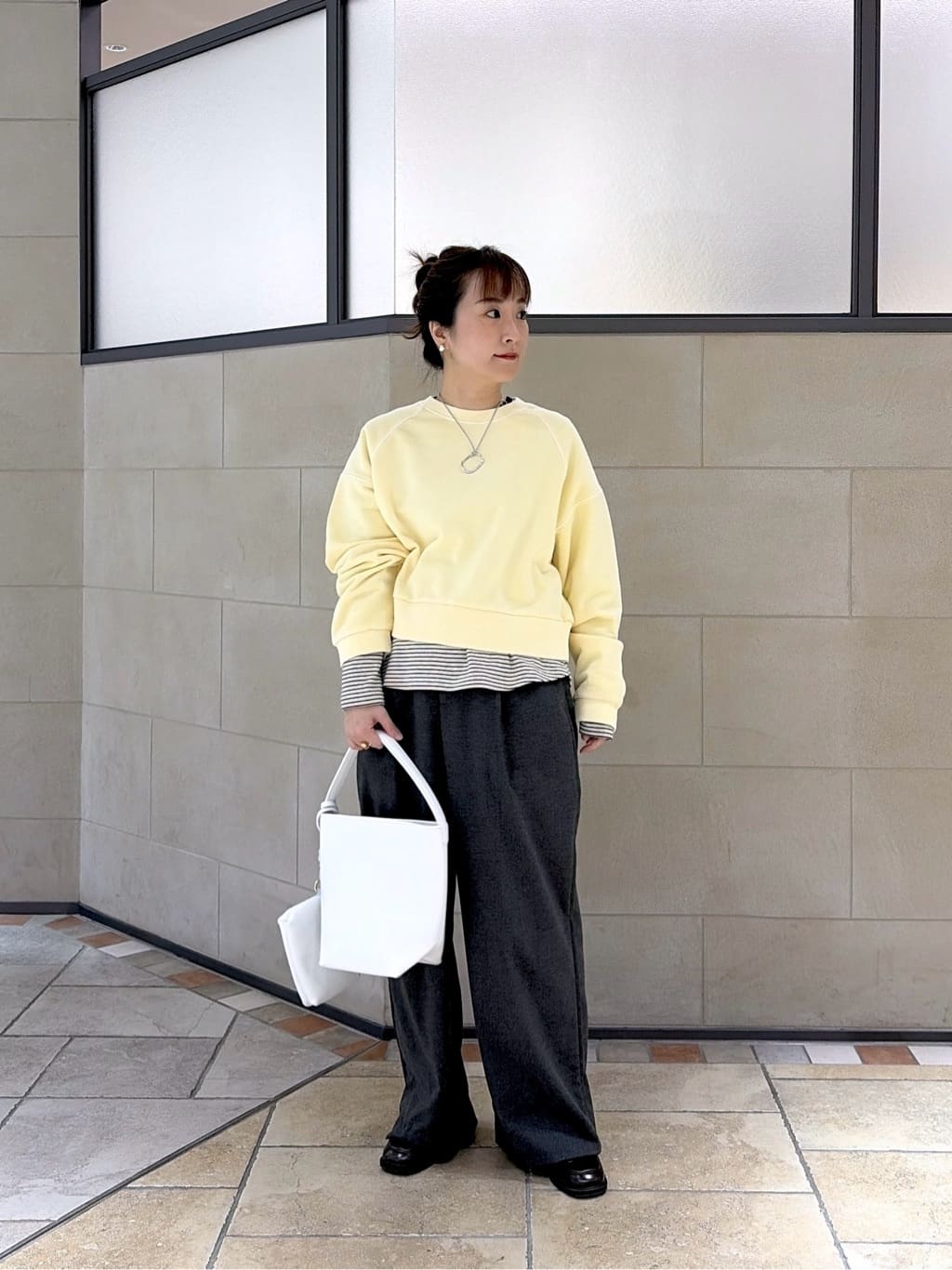 よねさんの「INDIVI｜ワイドスリーブカラースウェット」を使ったコーディネート