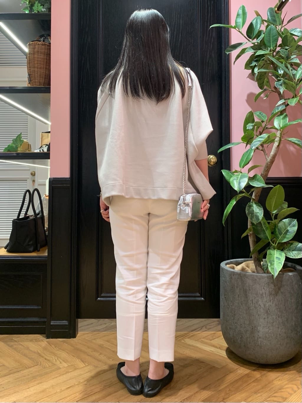 SAKAIさんの「DRESSTERIOR｜【ウォッシャブル】コットンリネン テーパードパンツ」を使ったコーディネート