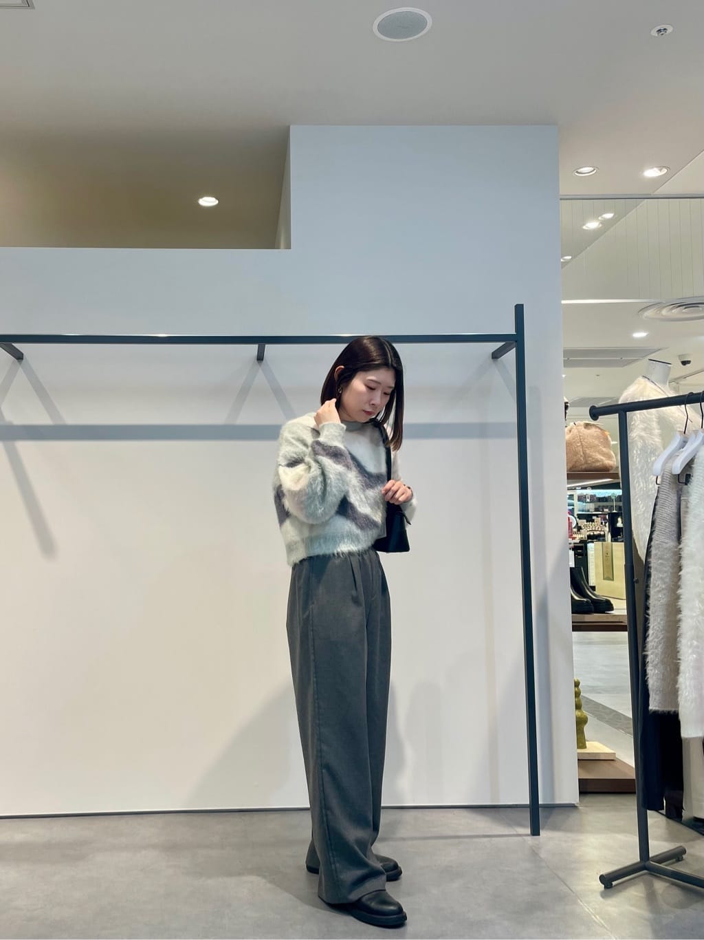 amiさんの「INDIVI｜◆Comfy SET UP｜イージーストレートスラックス【セットアップ対応／通勤／カセット服】」を使ったコーディネート