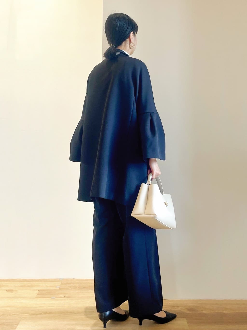 あいさんの「OPAQUE.CLIP｜フレアスリーブミドルコート【洗濯機OK】」を使ったコーディネート