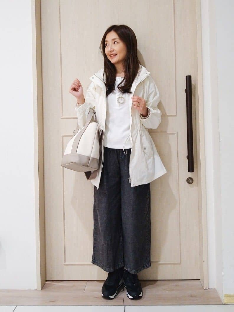 mi-saさんの「SHOO･LA･RUE｜【防花粉/S-LL】ウエストマークですっきり見え　軽やかスタンドブルゾン」を使ったコーディネート