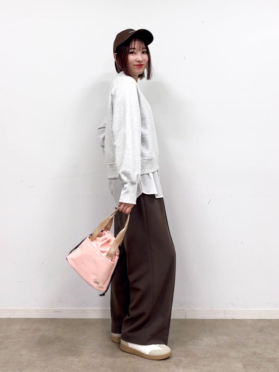 𝐜𝐡𝐢𝐤𝐚さんの「SHOO･LA･RUE｜MIX調 シンプルラグランスウェット」を使ったコーディネート