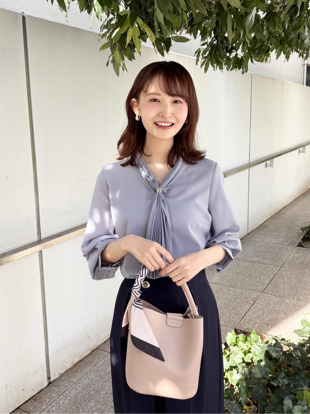 みさかさんの「index｜プリーツボウタイジョーゼットブラウス【洗濯機OK／イージーアイロン／防シワ】」を使ったコーディネート