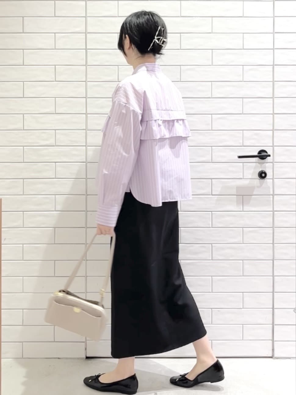しおりさんの「OPAQUE.CLIP｜タックフリルシャツ【洗濯機OK】」を使ったコーディネート