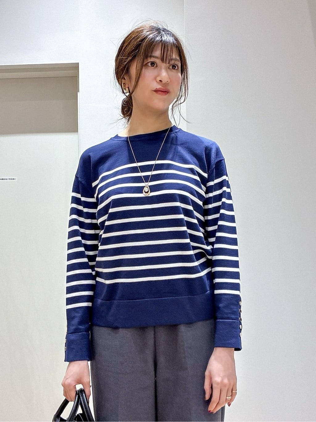 もんちゃんさんの「OPAQUE.CLIP｜金ボタン使いリラクシーニット【洗濯機OK】」を使ったコーディネート